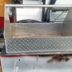Aluminum construction tray holder