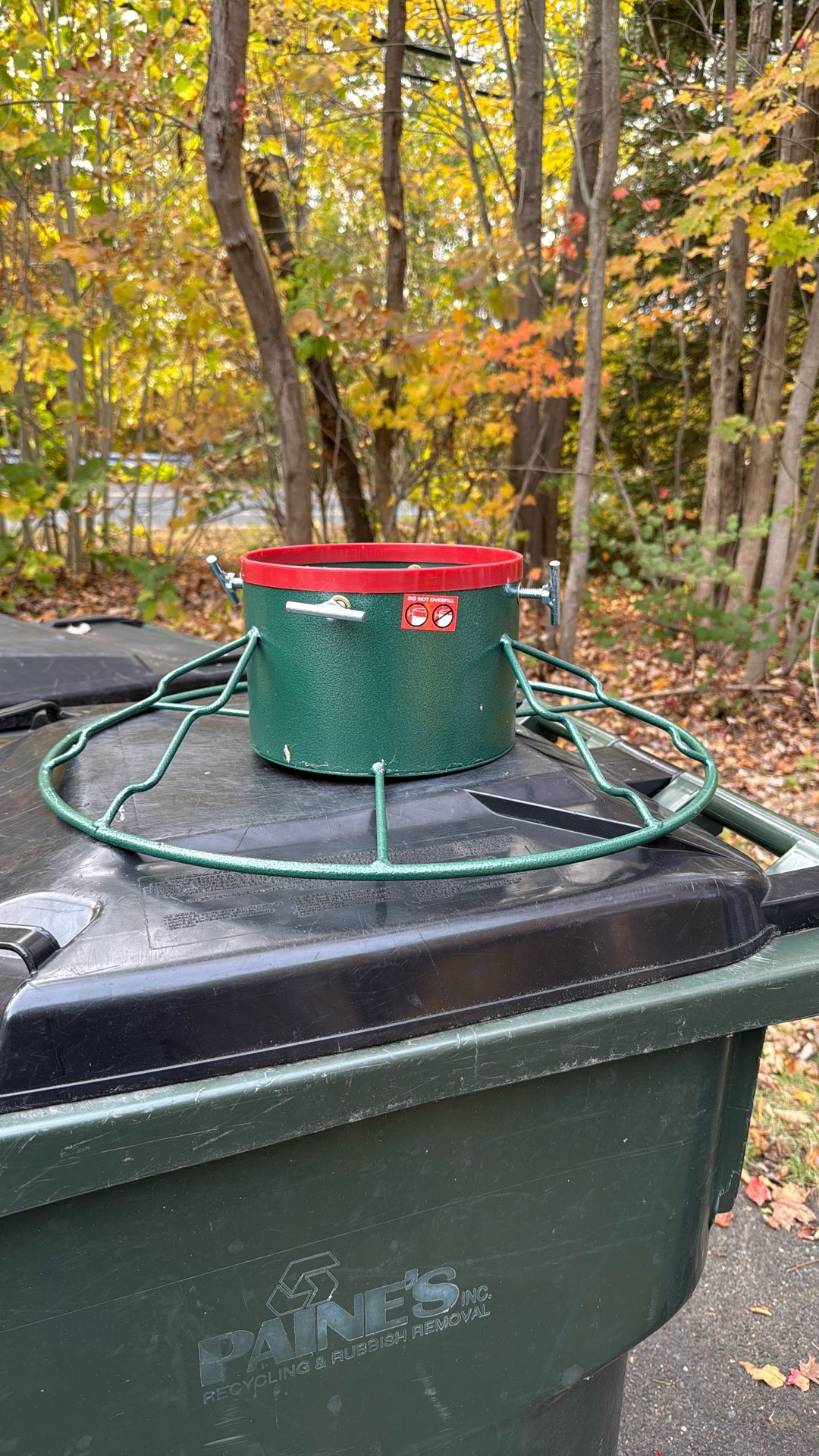 Yard Butler Santa’s Helper Heavy Duty Christmas Tree Stand