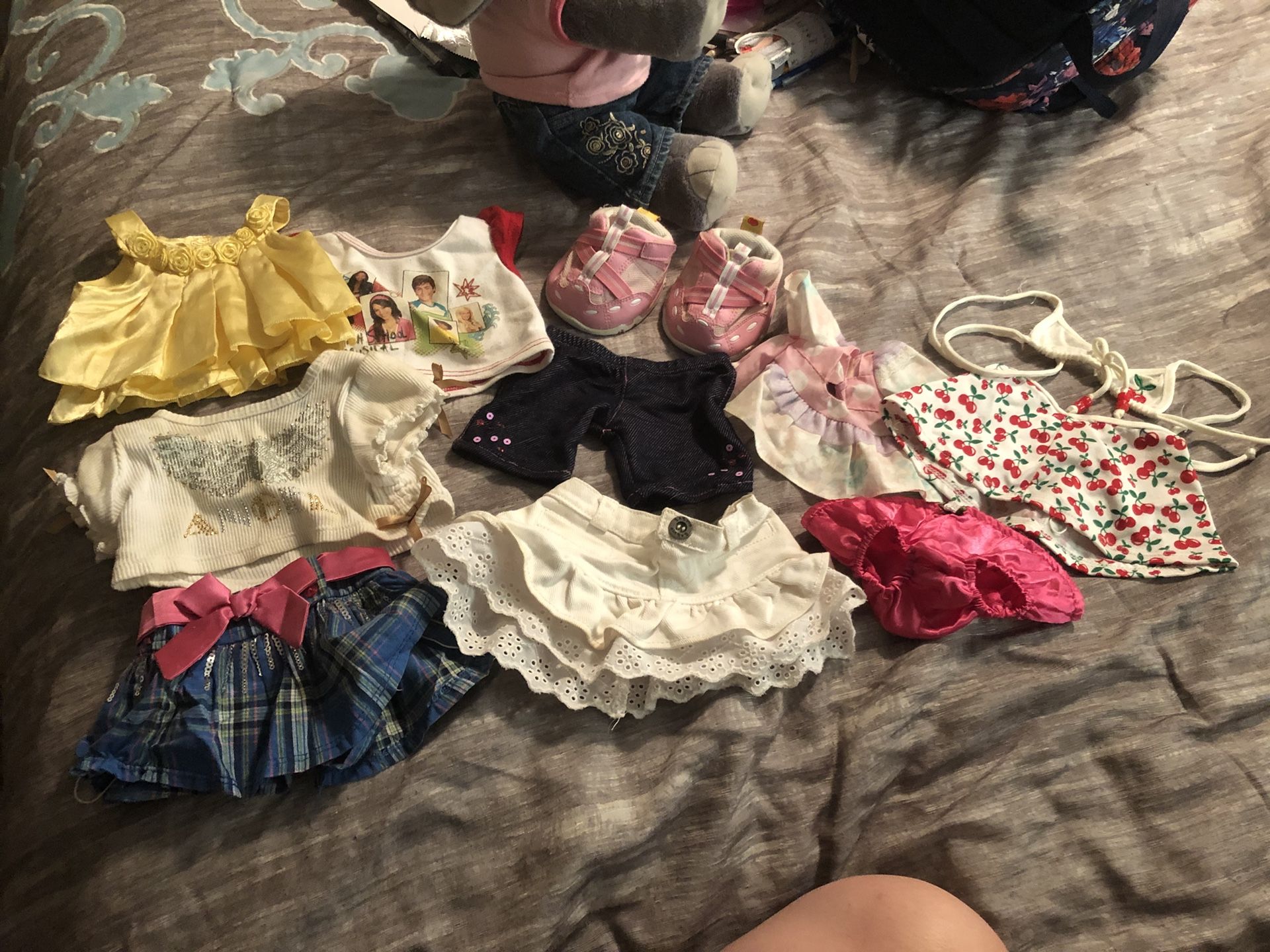 Build a Bears plus clothes and a bag