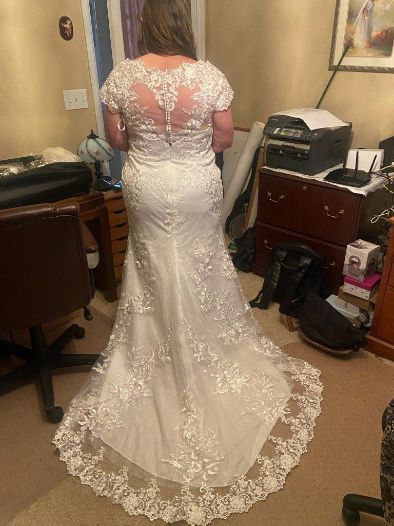 Wedding Dress New with Tags. $200 obo