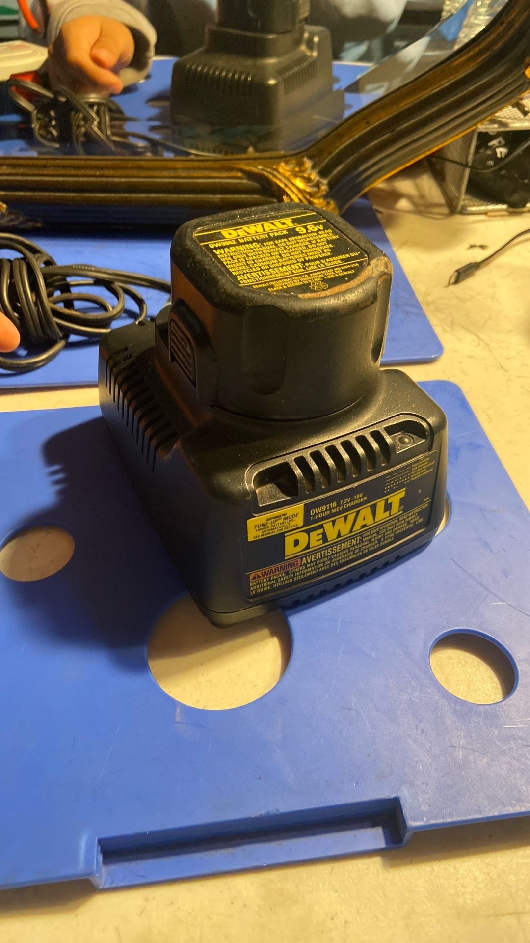 Dewalt 7.2v-18v 1-hour Nico Charger