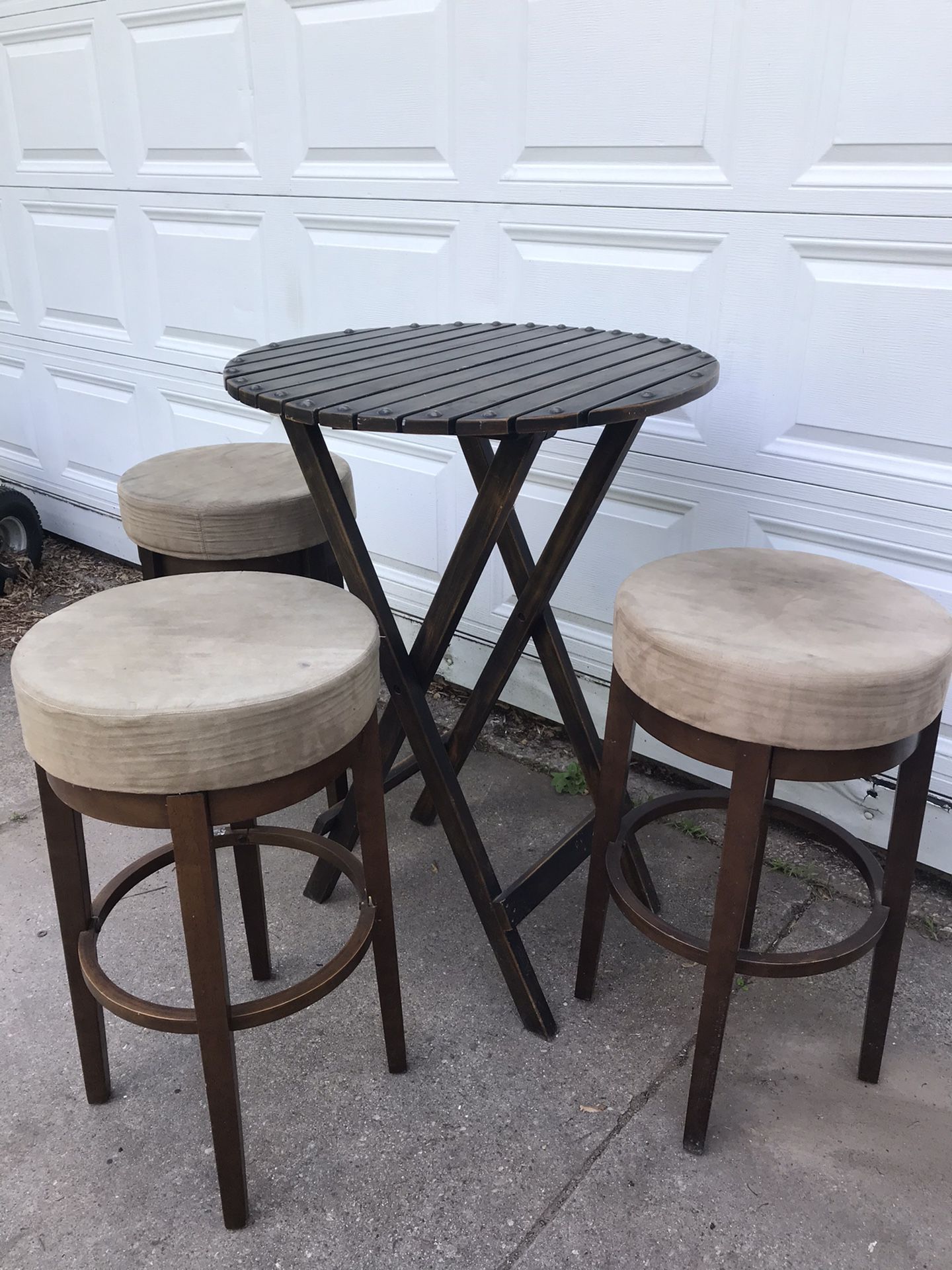 Foldable Pub Table and Stools