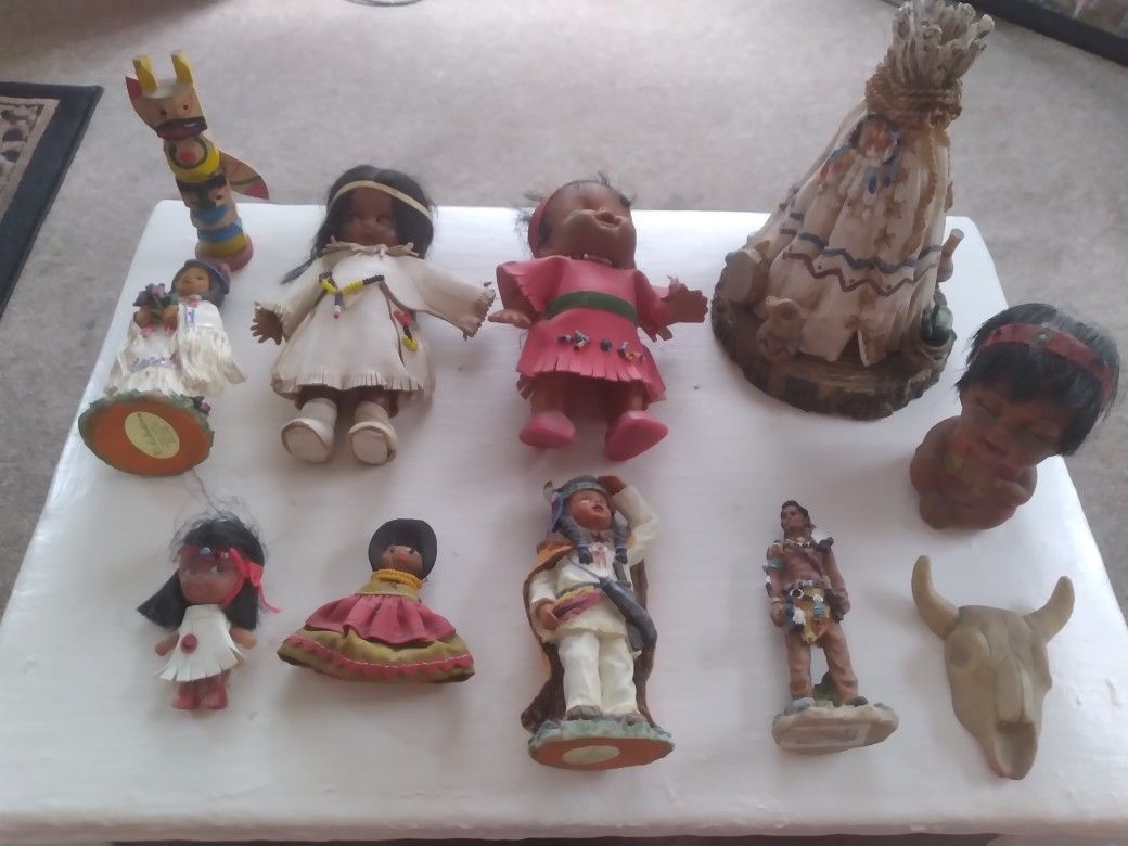 Nice collection of Native American dolls, all in excellent condition