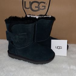 GIRLS SIZE 2 AUTHENTIC UGGS