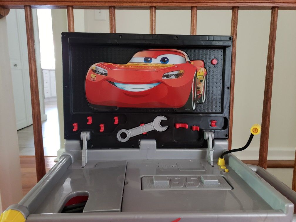 Lightning McQueen Toy Car Repair Station