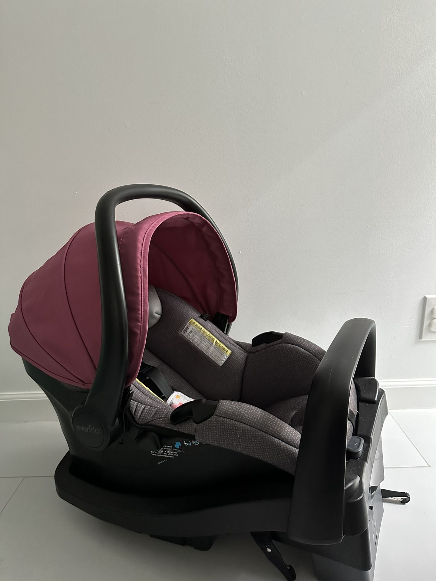 Evenflo Infant Car seat With Base 
