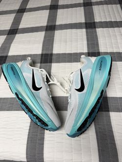 Size 9 tried on Nike Vomero 18 Geode teal