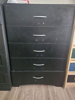 Vertical 5 drawer dresser