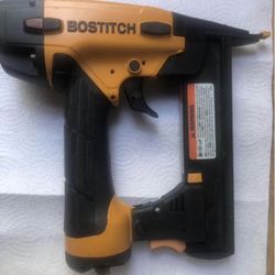 Bostitch 18-Gauge 7/32-in Narrow Crown Finish Pneumatic Stapler