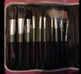 Makeup brushes