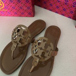 NEW TORY BURCH SIZE 9