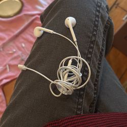 2 Pairs Of iPhone 11 Earphones 