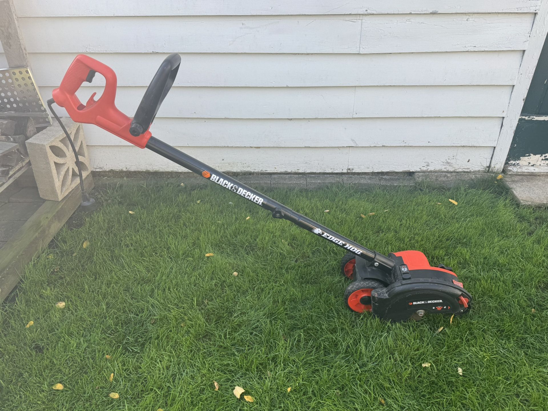 BLACK+DECKER Edge Hog 2-in-1 Landscape Edger and Trencher -used 
