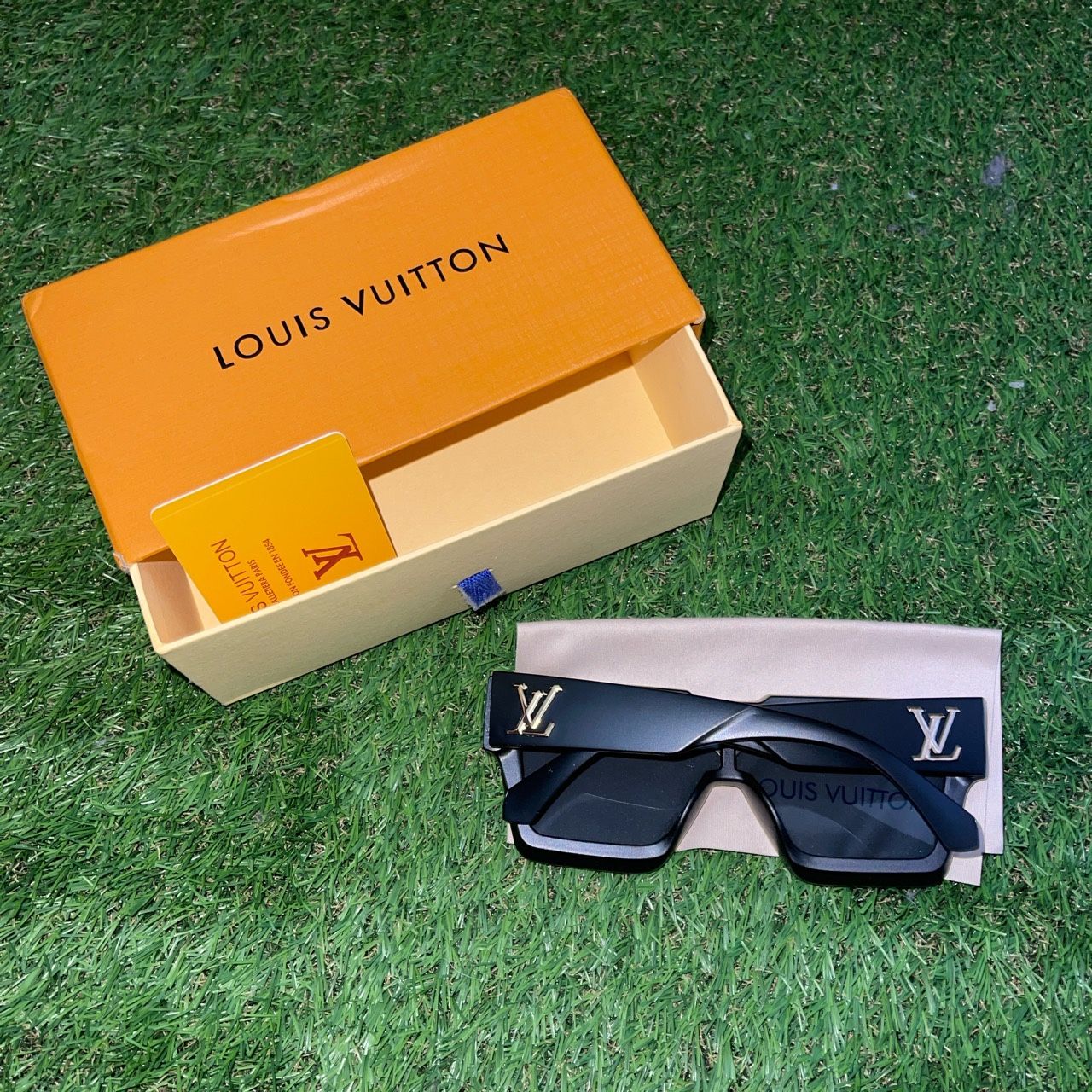 Louis Vuitton Cyclone Sunglasses for Sale in Los Angeles, CA