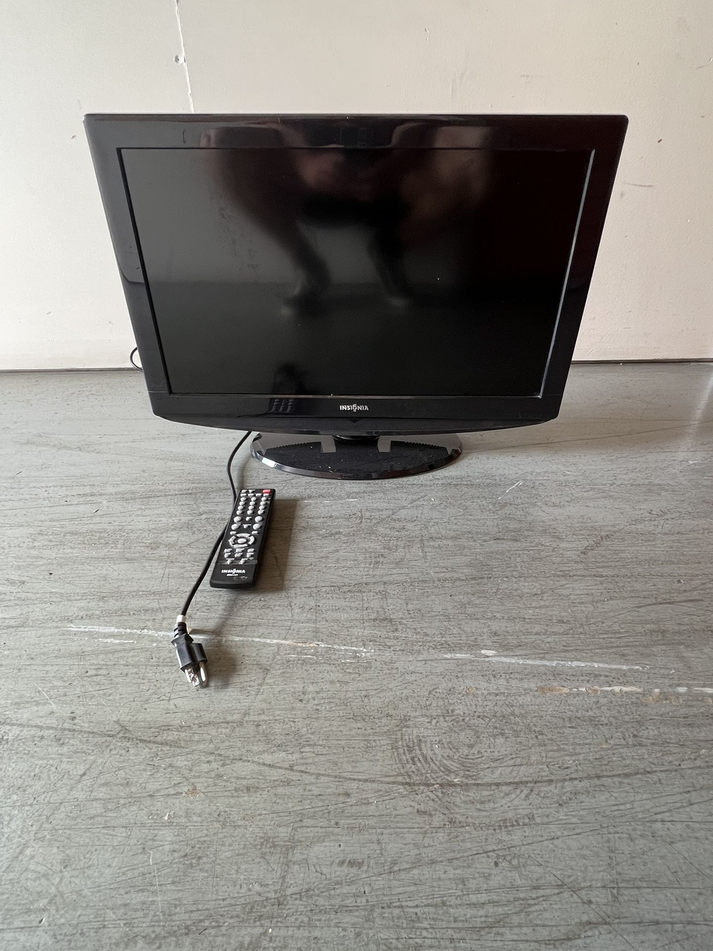 25 Inch Insignia TV