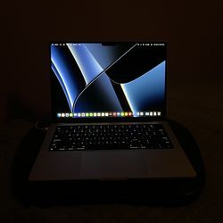 MacBook Pro 14-inch M2 Pro 16GB RAM 512GB SSD