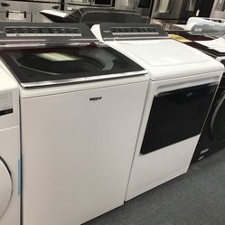 New Scratch And Dent Whirlpool Washer And Dryer Set. 1 Year Warranty 