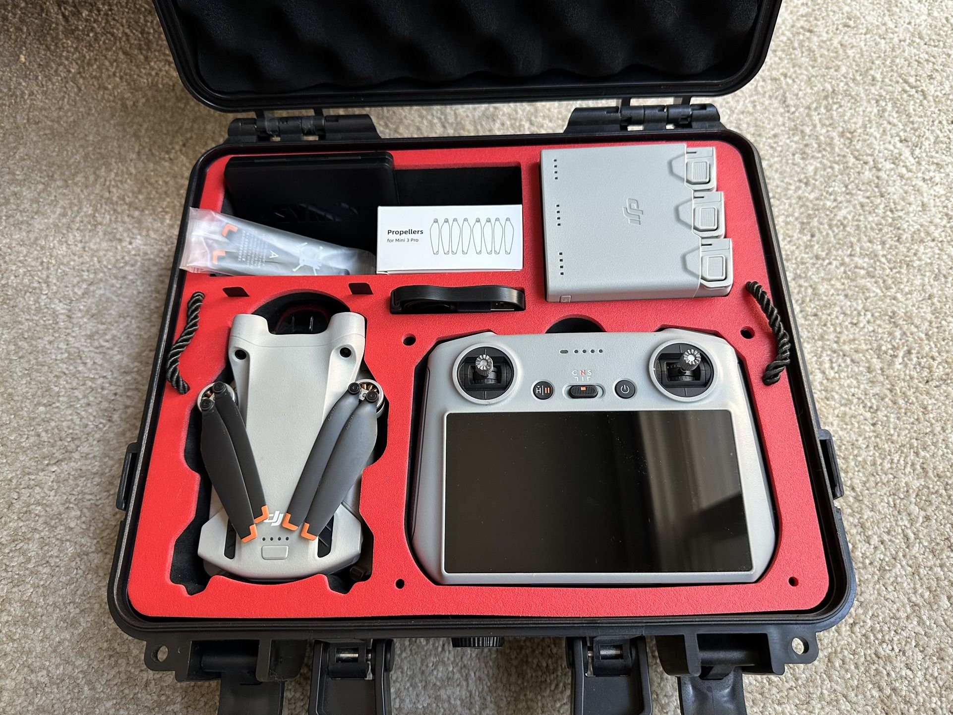 DJI mini 3 pro 4k camera drone with touch screen remote control and fly more combo, totally 4 batteries,