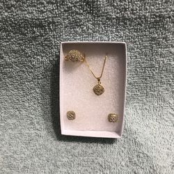 18K yellow gold Plated Cubic Zirconia Necklace Pendant, Ring, Earring corner stones Diamond Styled  set.