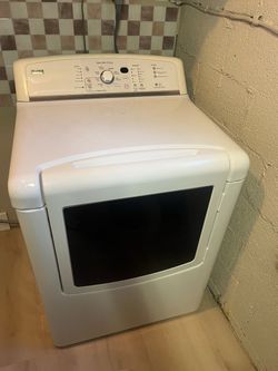 Kenmore White Electric Dryer with Steam