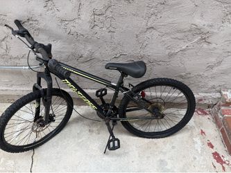 Mongoose Excursion mountain bike-used-needs sum touching up
