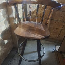 SWIVEL BAR STOOL