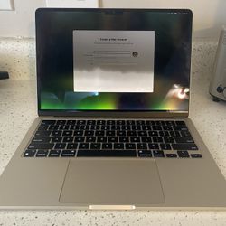 💻 MacBook Air M2 (2022) – 13.6” – Starlight – Works Great – Screen Dim at Top – $350 OBO