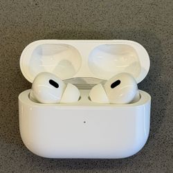 AirPods Pro (2nd Gen) with MagSafe USB-C Case – Excellent Condition