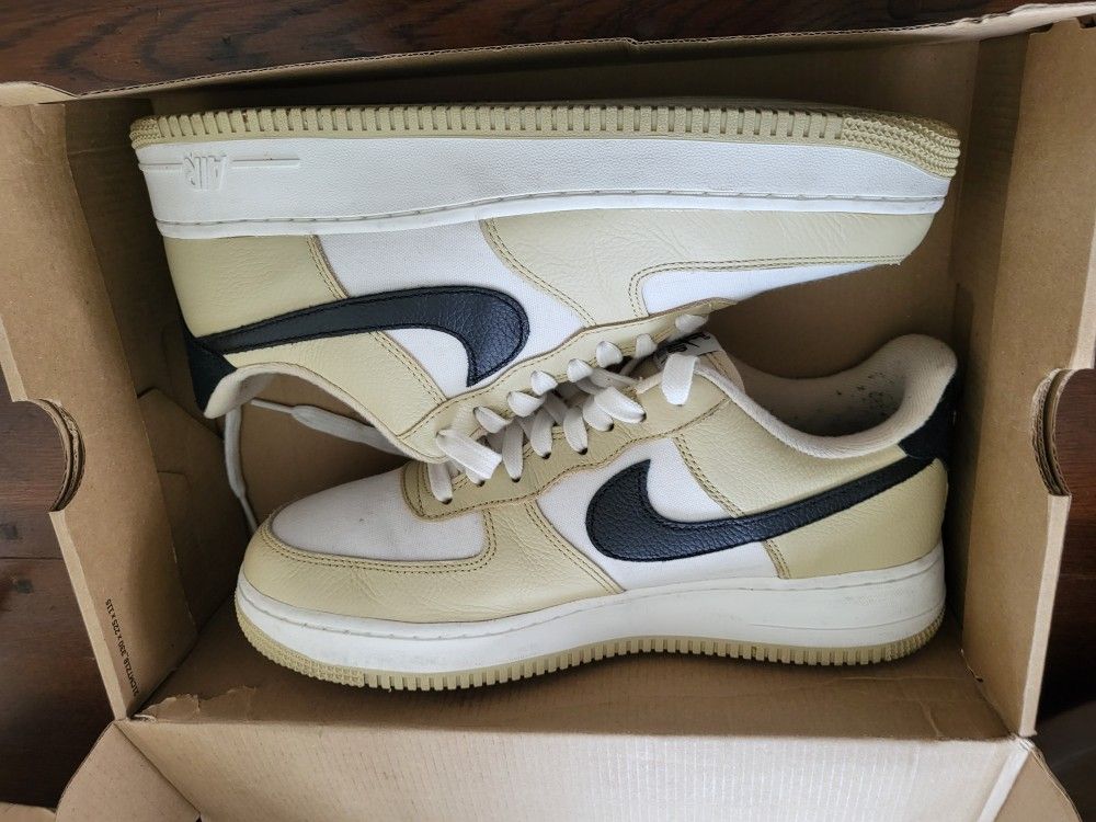 NIKE Air Force 1 Size 9