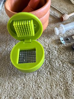 Garlic chopper Joie press with capture container