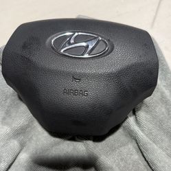2019.  Elantra. Wheel