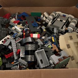 HUGE 17LBS LEGO BOX (castle, Star Wars, Pirates, Etc)