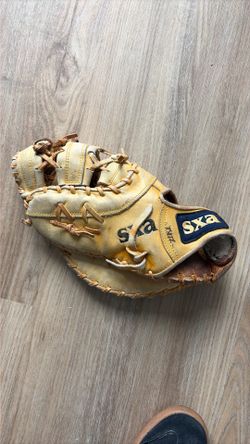 First base glove (left handed)