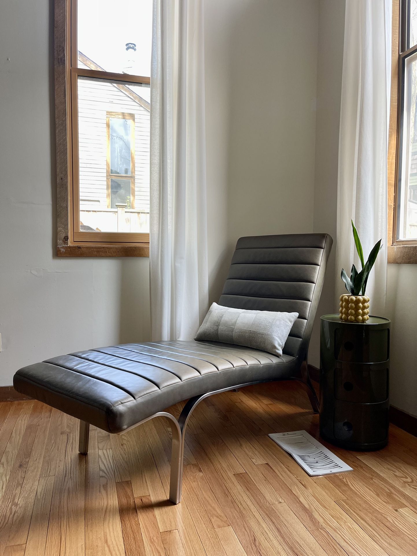 RARE West Elm Limited Edition Emil Chaise Lounge Chair Dark Olive Green Leather Mid Century Modern