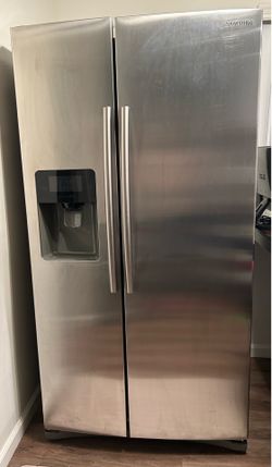 Samsung Refrigerator with Ice Maker