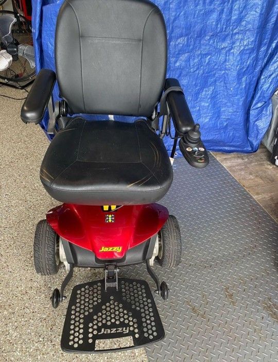 Jazzy Elite Es Like New