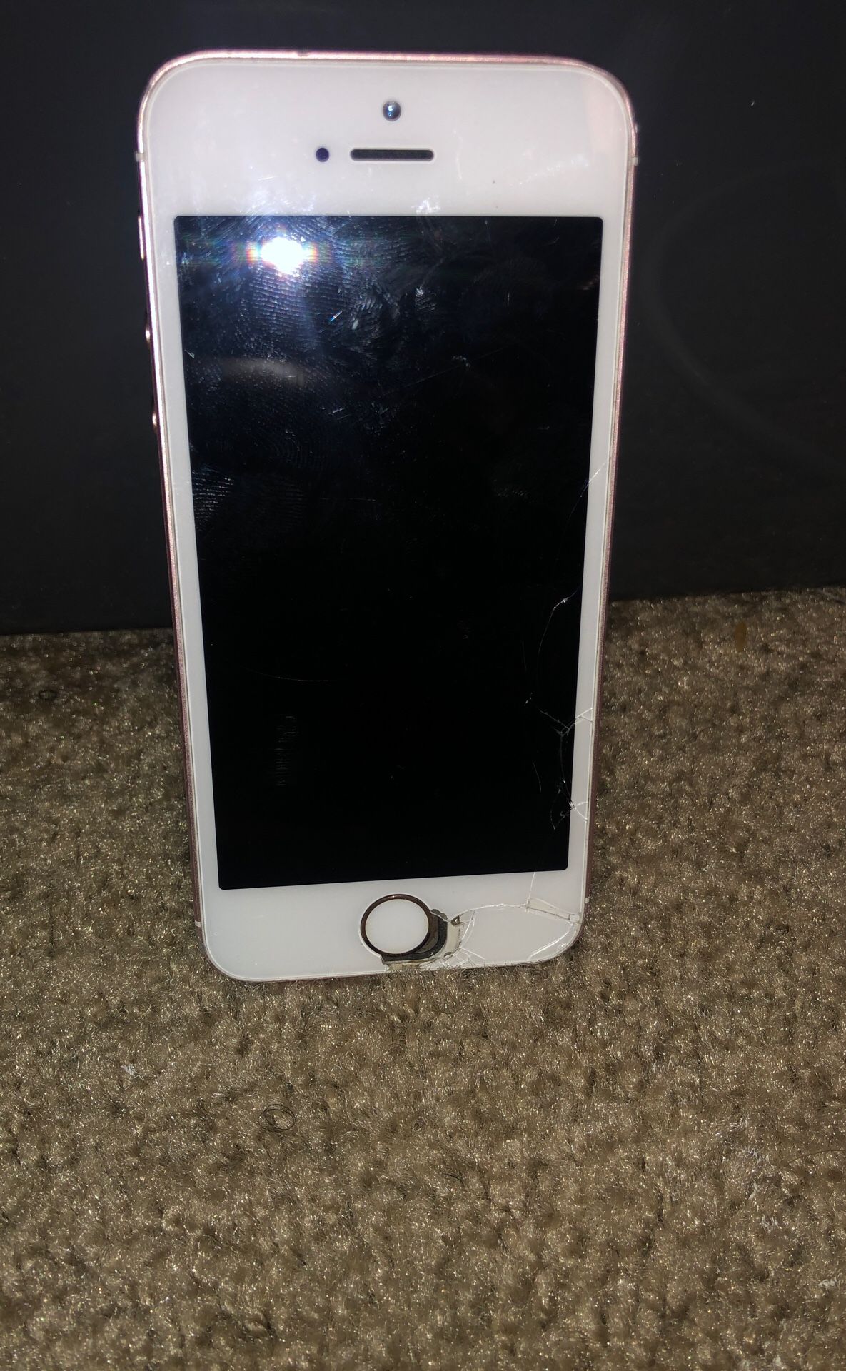 iPhone 5 SE - Minor Cracks