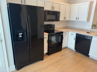 Black Kitchen Appliance Set