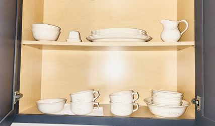 Cute Vintage Plate Set For Sale 