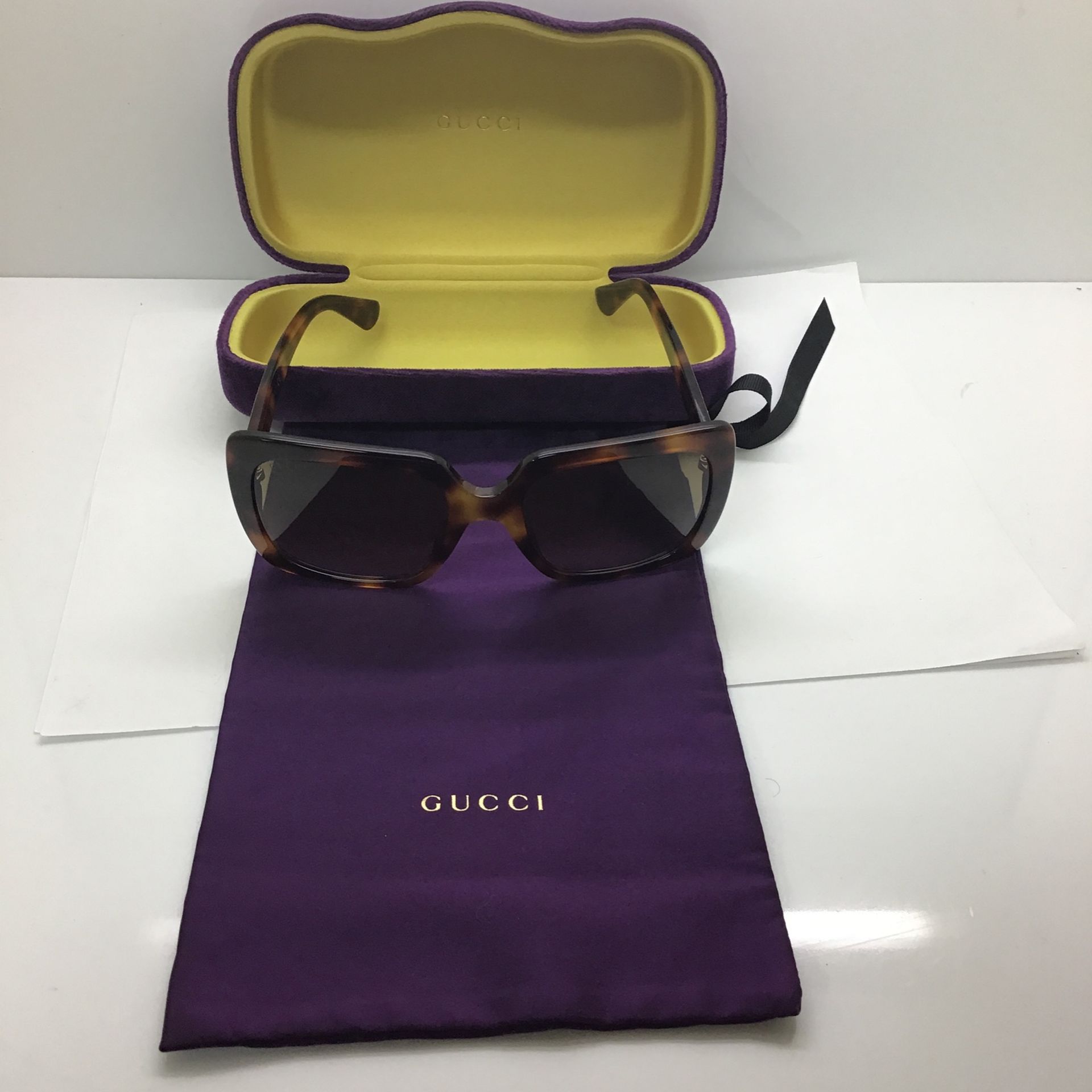 Gucci GG0418s Sunglasses Excellent Condition Original Hard Case