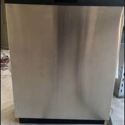 Frigidaire 24-in Front Control Built-in Dishwasher ( Stainless steel ) ENERGY STAR, 55-Decibel Stand