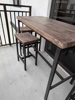 Outdoor table and chairs