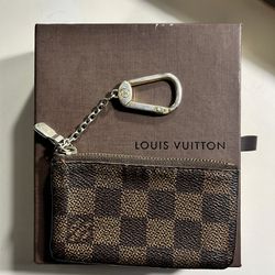 Louis Vuitton Coin Purse for Sale in Orangeburg, NY - OfferUp