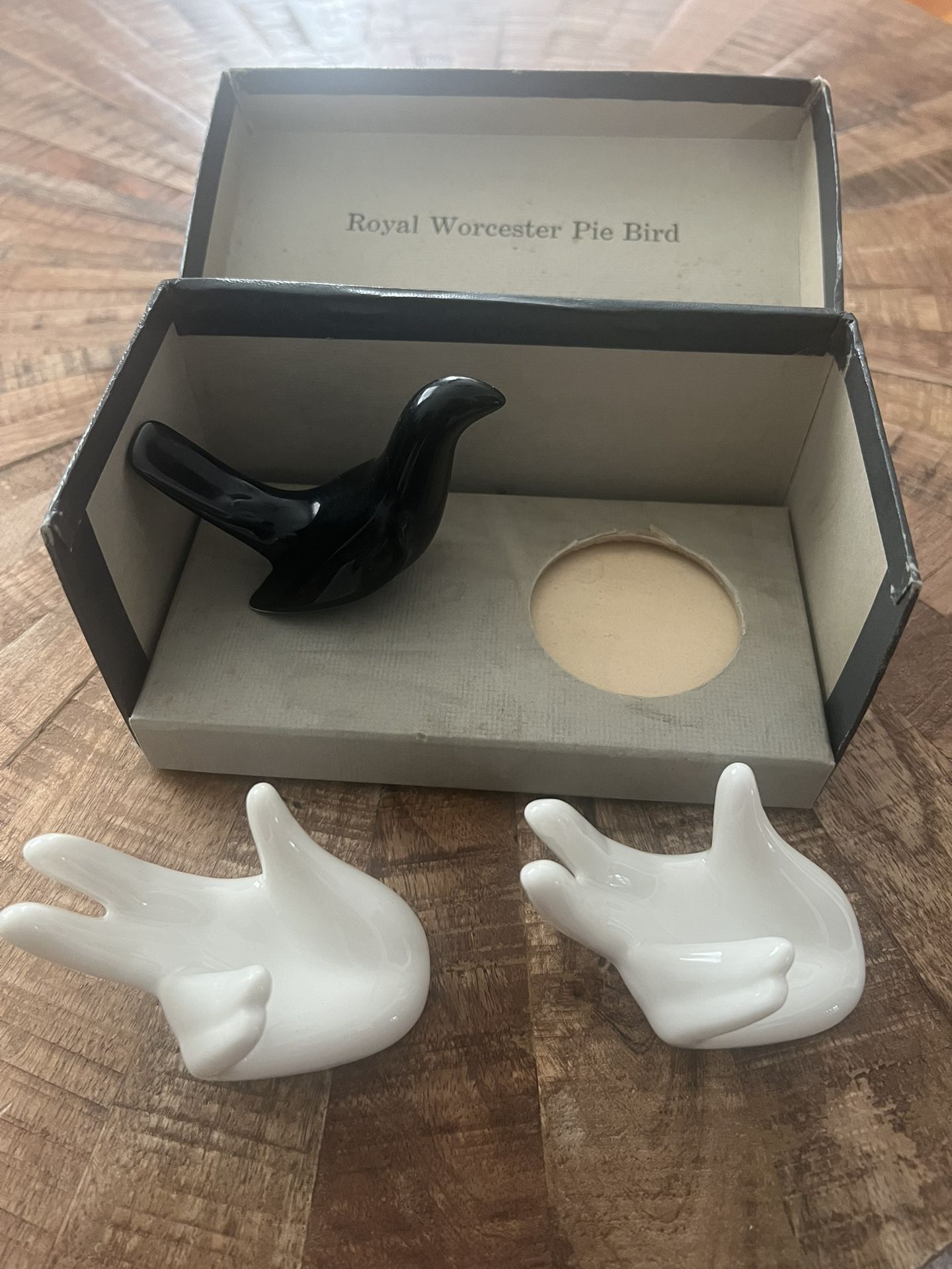 Royal Worcester pie bird And 2 Ceramic Hand Plant Sphere Ring Holder Miniature Decor Figurine Tiny Stand