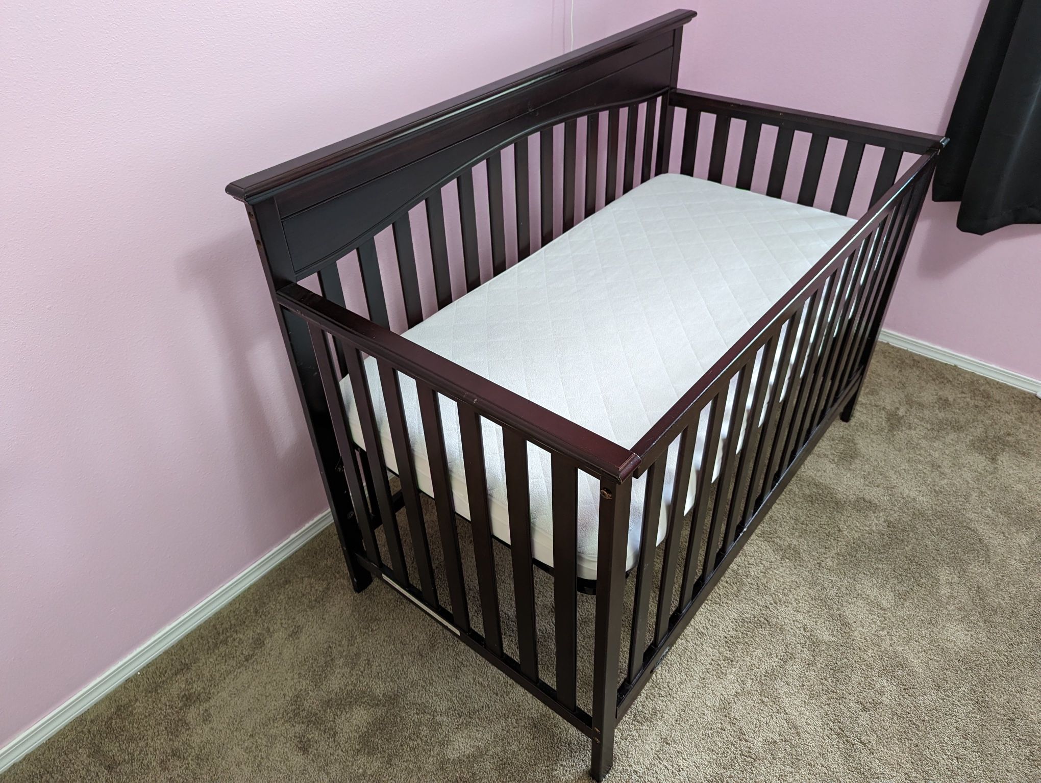Baby Crib / Toddler Bed 