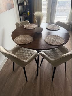 Dining Table & 4 Chairs
