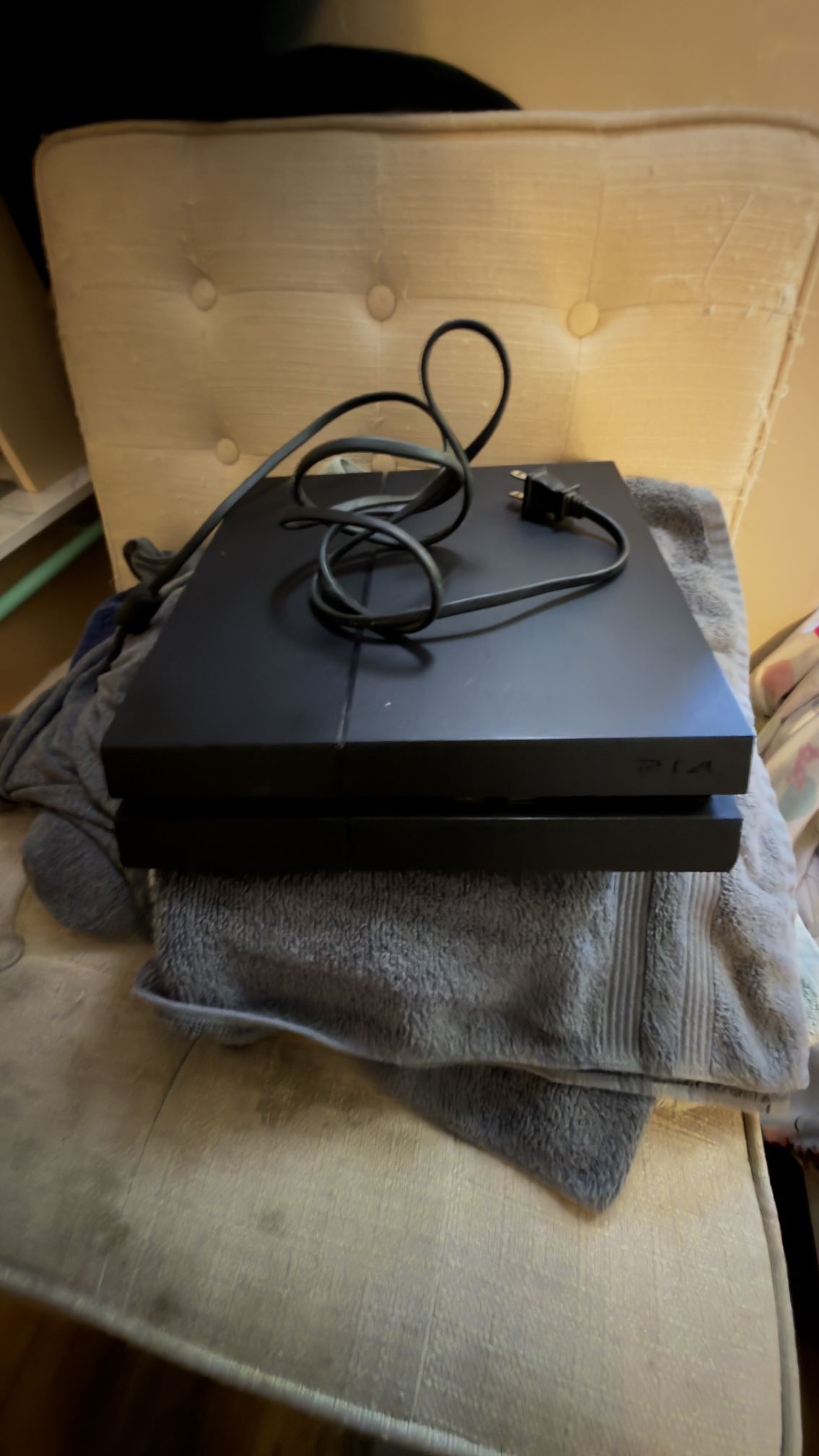 PlayStation 4 500gb $100