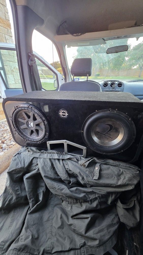 2 10s Speakers In A Box