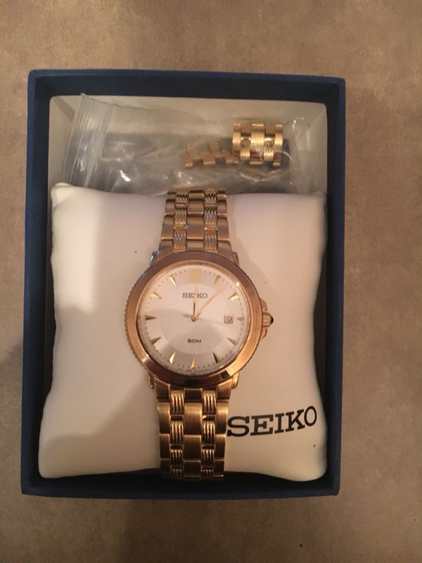 Seiko 7n32-0ch0 - Gold watch for Sale in Chicago, IL - OfferUp