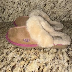 UGG slippers 💗